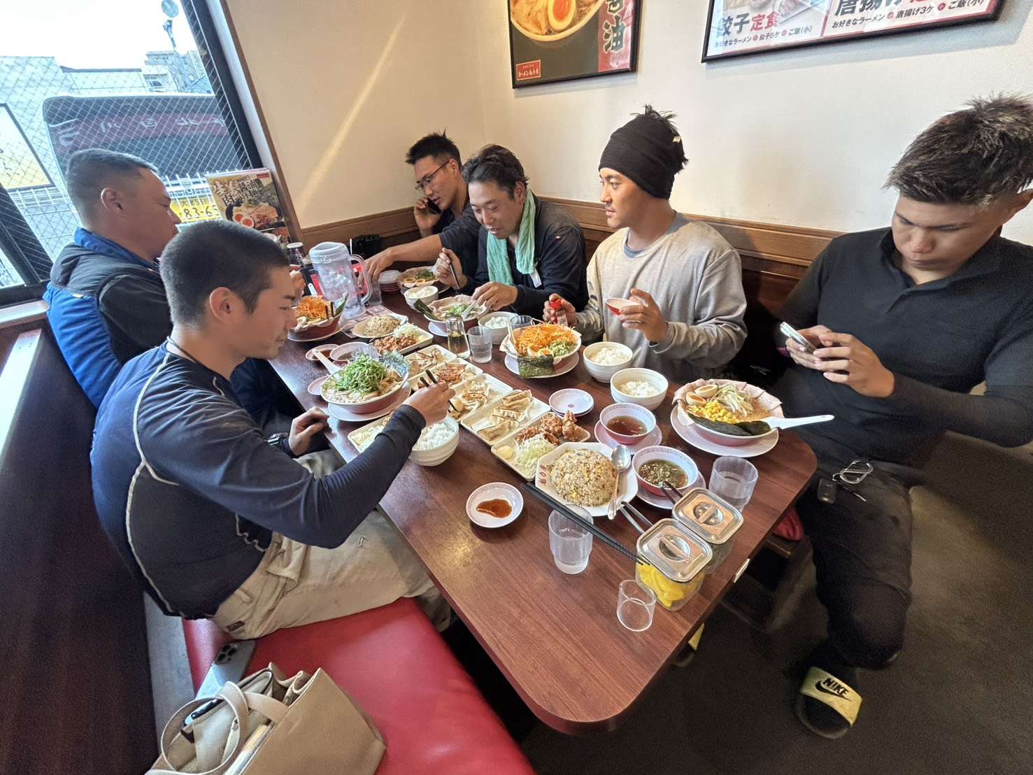 職人さんのお昼休憩👀🍜